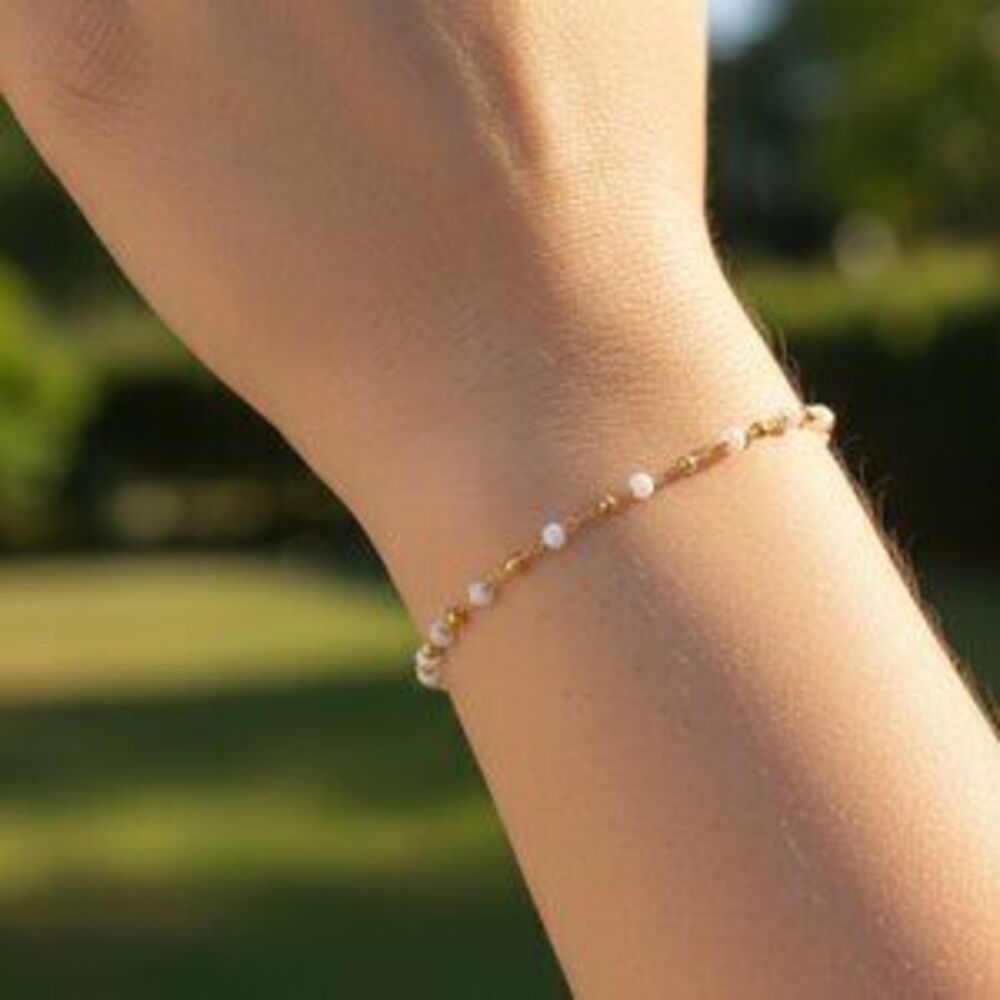 "Elegant & Trendy Bracelet, A Perfect Gift for Women, Thoughtful, EVCH1521